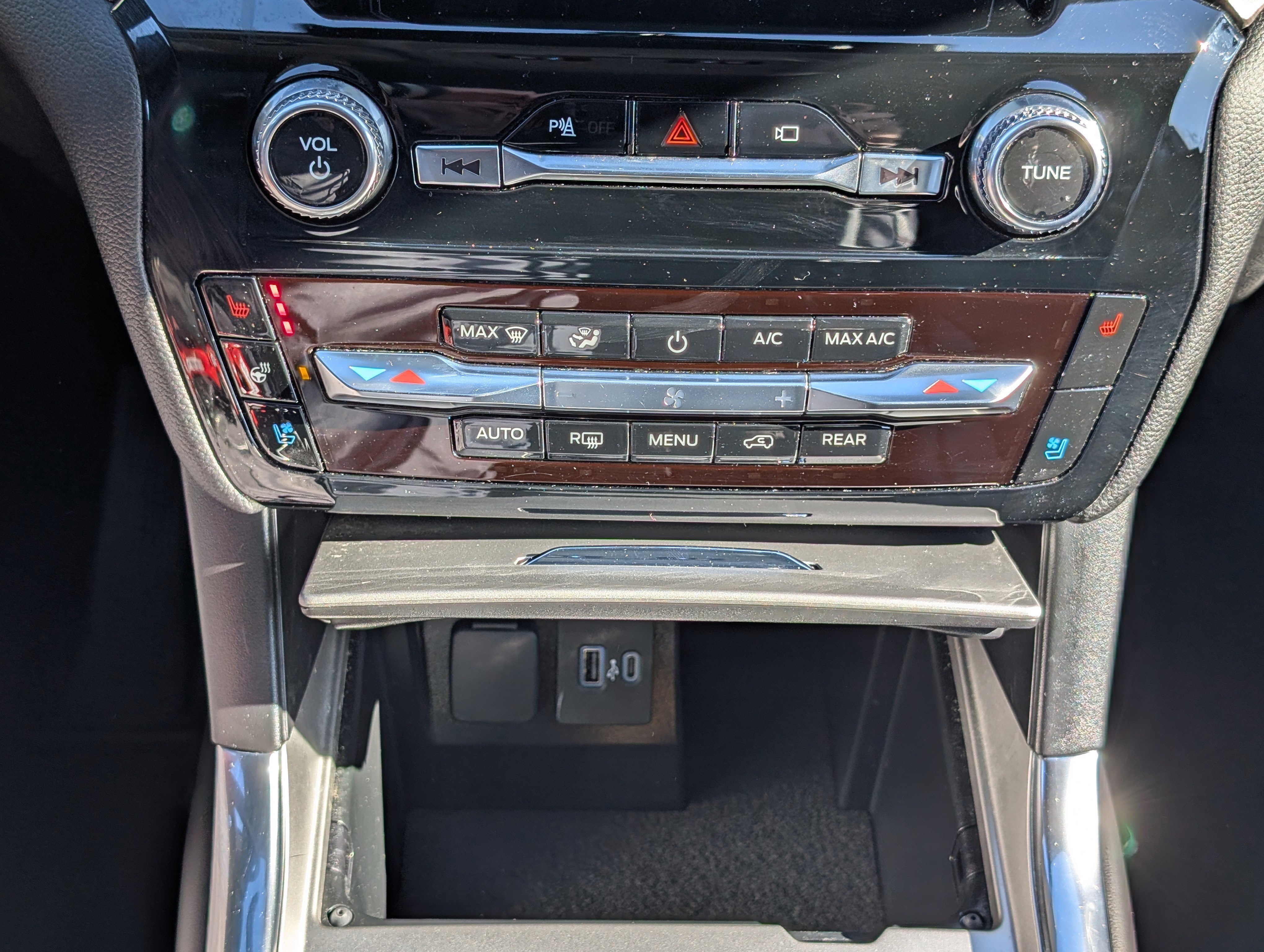 Certified 2022 Ford Explorer Limited w/ Limited Technology Package image 30