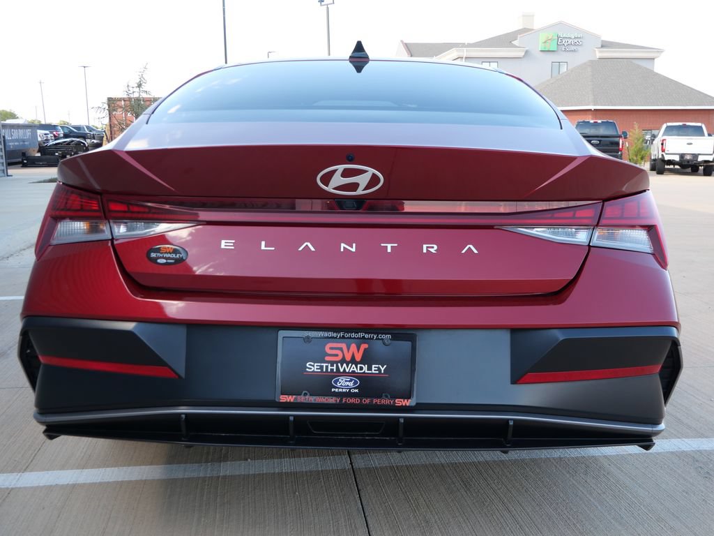 Used 2025 Hyundai Elantra SEL FWD image 5