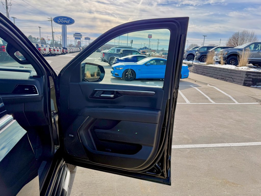 Used 2025 Chevrolet Suburban Premier w/ Sun And Tow Package image 22