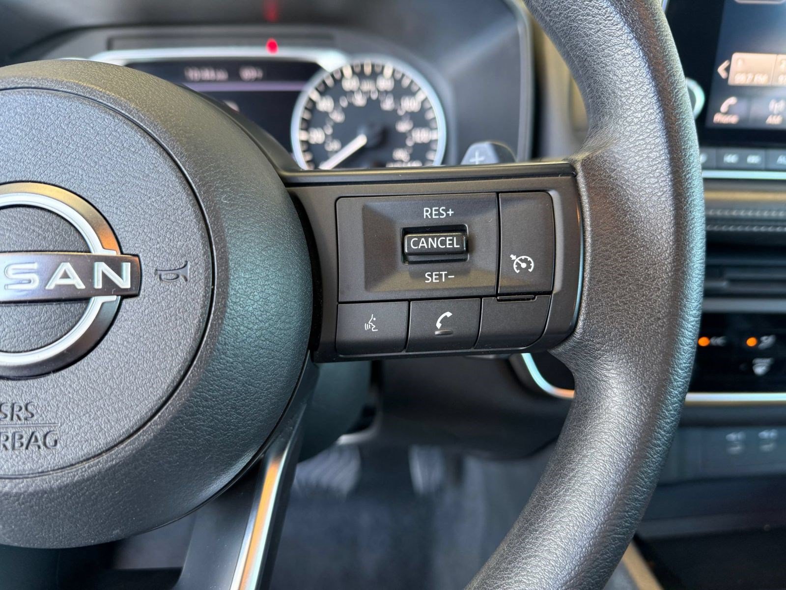 Used 2024 Nissan Rogue S FWD image 18