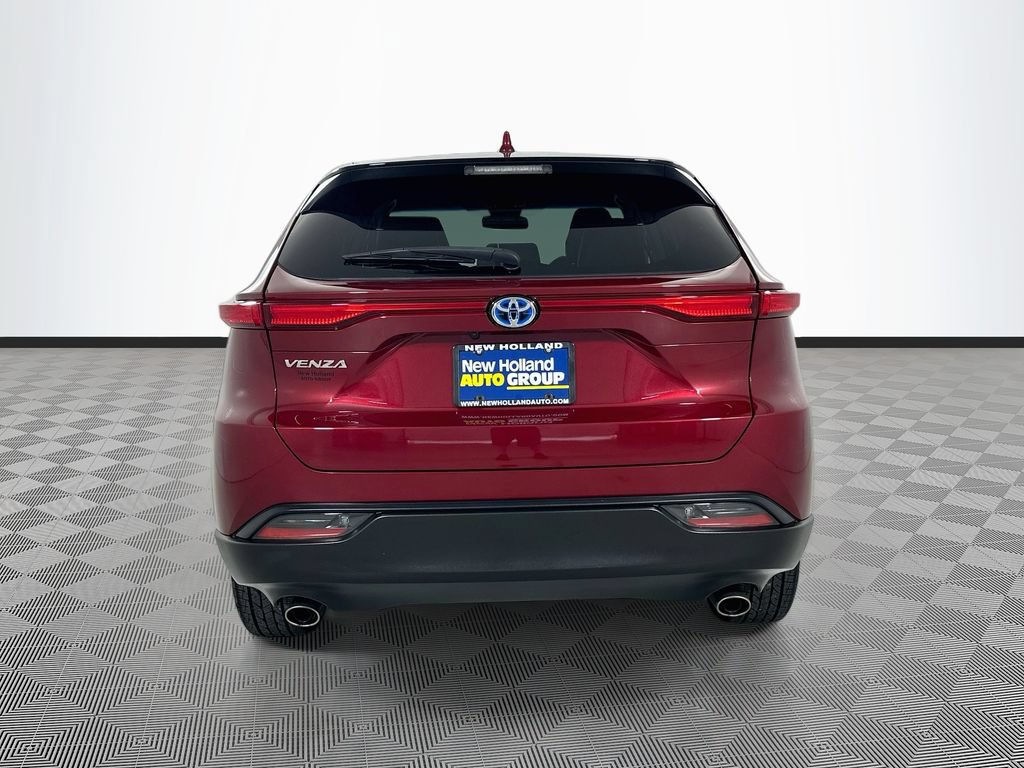 Used 2023 Toyota Venza LE AWD/4WD image 6