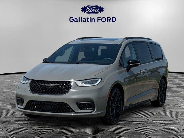 Used 2025 Chrysler Pacifica Limited