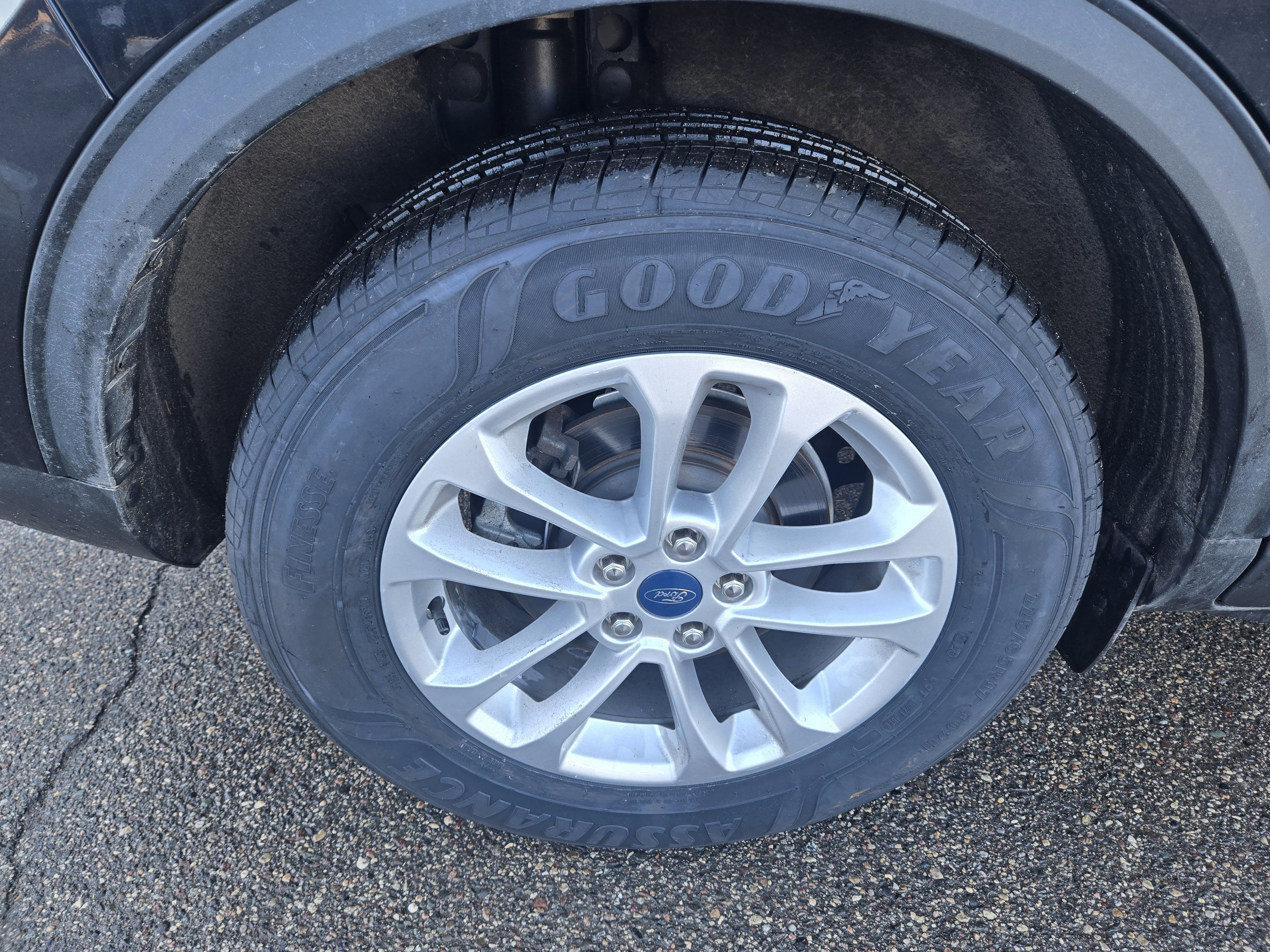 Certified 2020 Ford Escape SE image 17