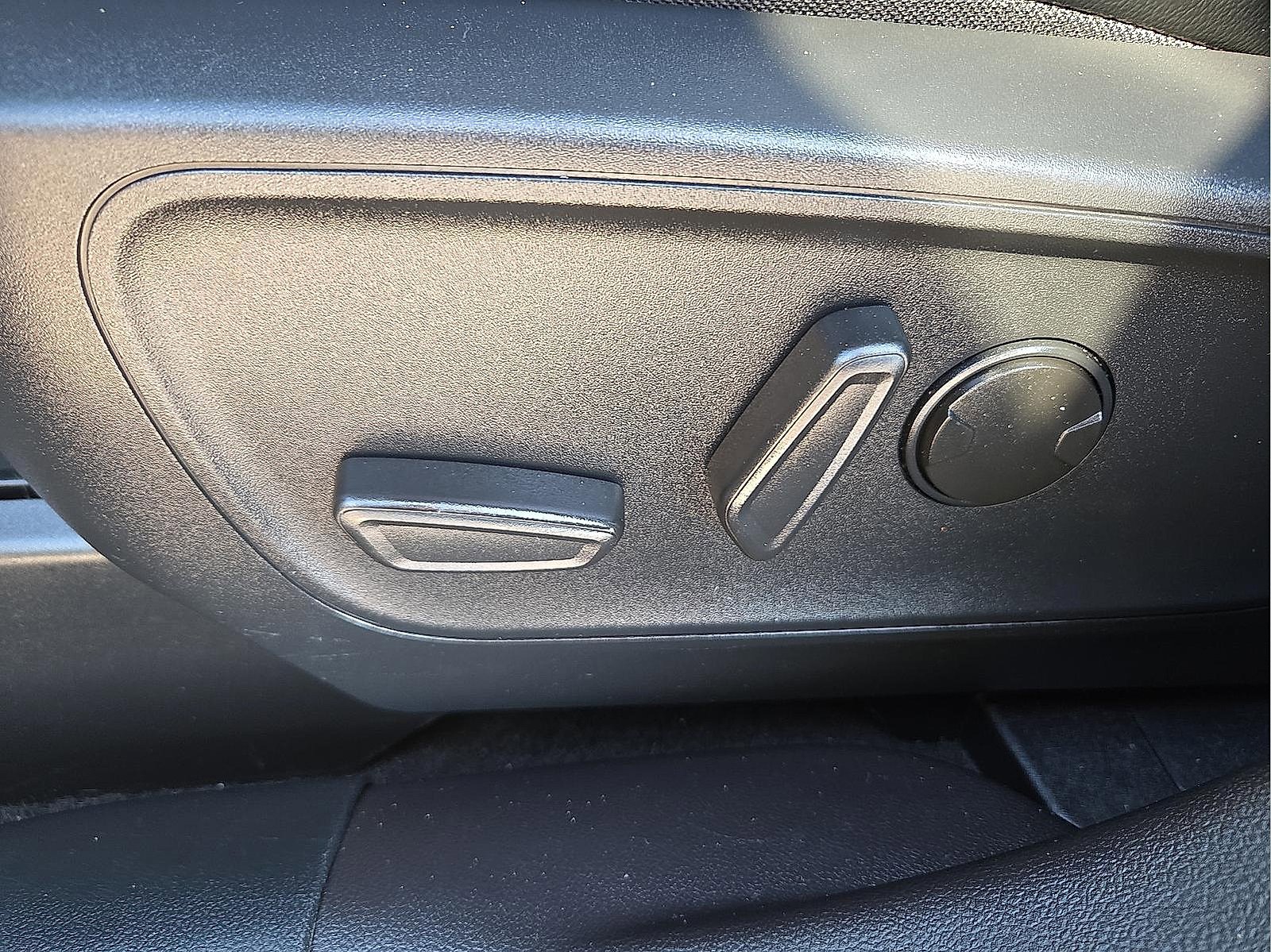 Certified 2024 Ford Escape SE w/ PHEV Premium Package image 15