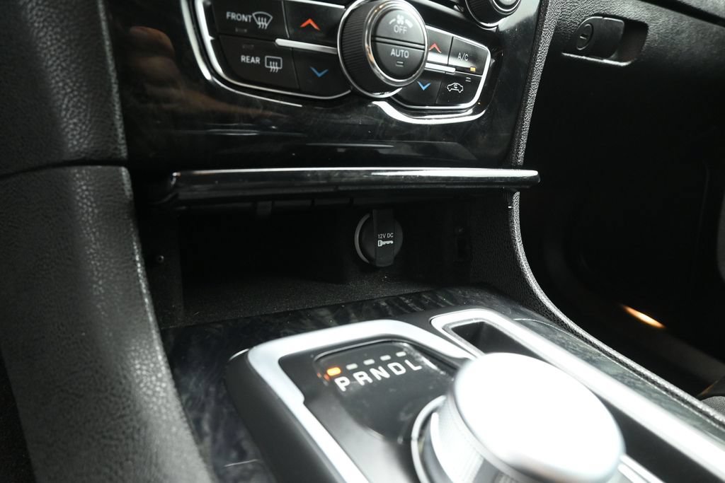 Used 2020 Chrysler 300 Limited AWD/4WD image 16