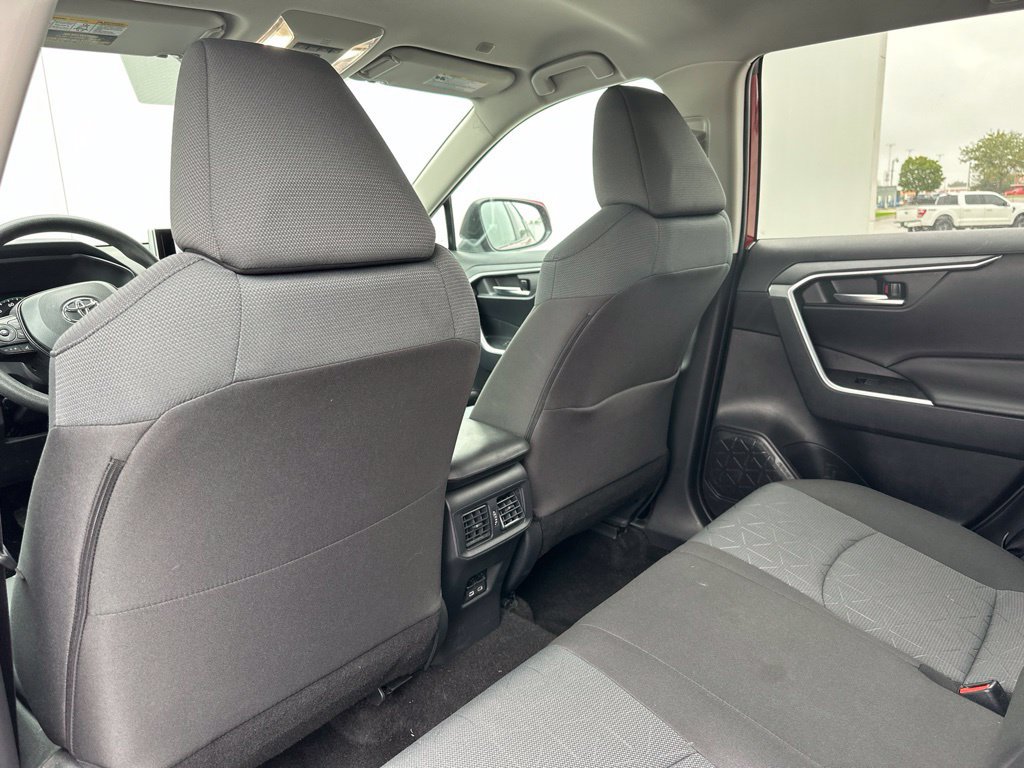 Used 2025 Toyota RAV4 XLE AWD/4WD image 19