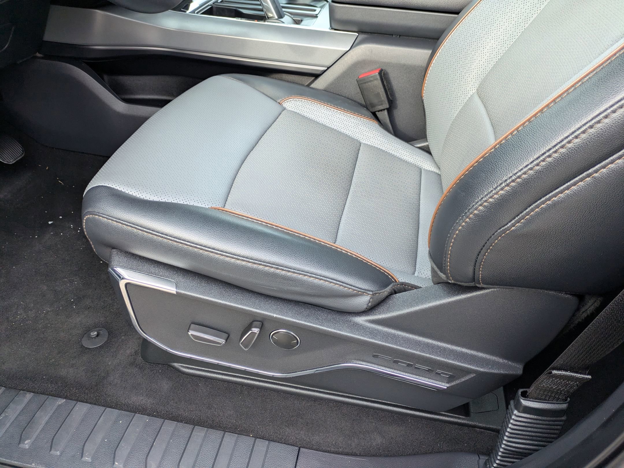 Certified 2024 Ford F150 Lightning Lariat image 17