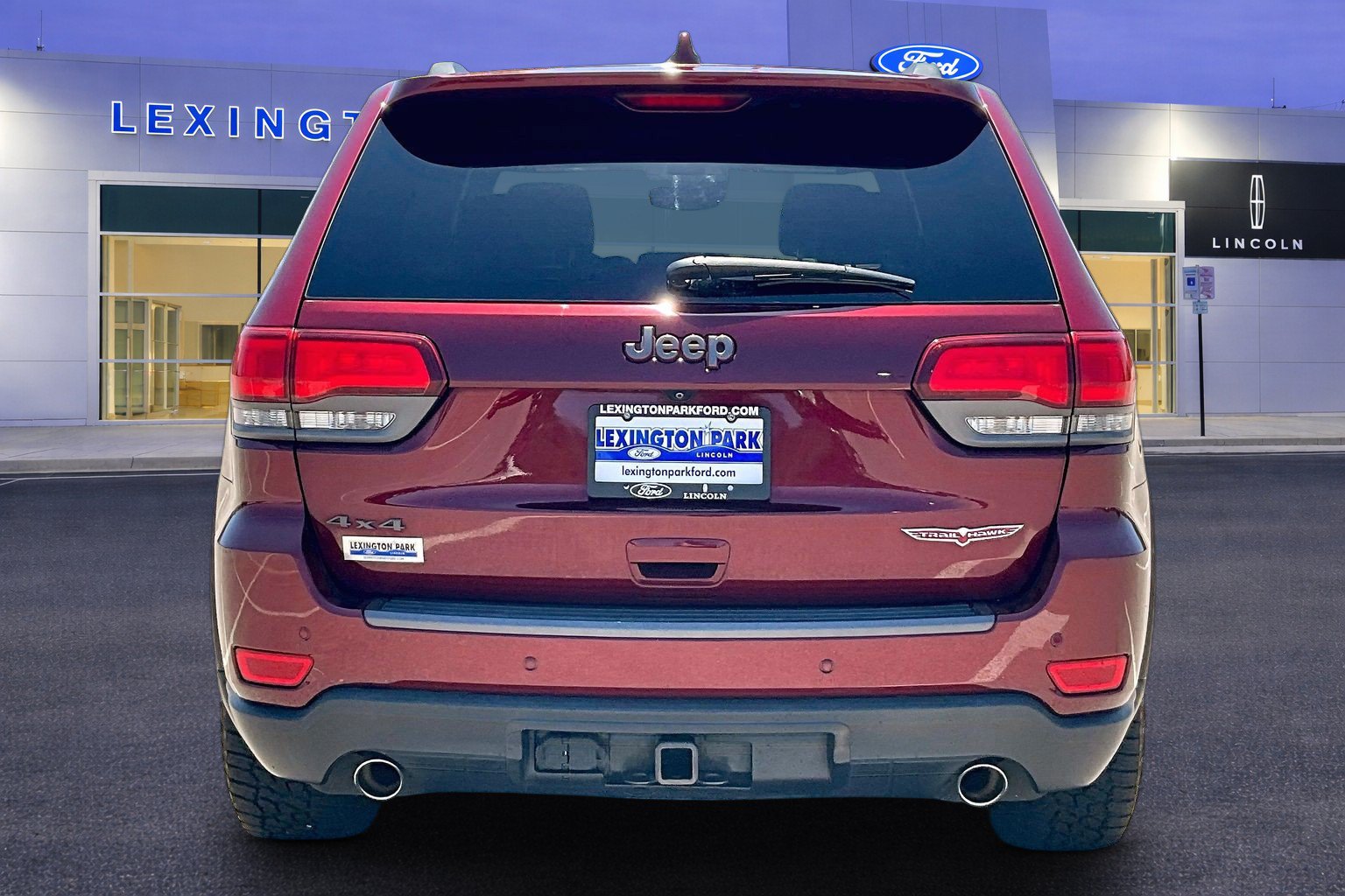 Used 2017 Jeep Grand Cherokee Trailhawk w/ Trailhawk Luxury Group AWD/4WD image 6