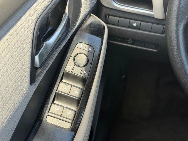 Used 2023 Nissan Rogue SV AWD/4WD image 18