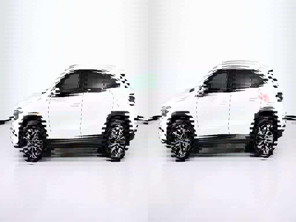 Used 2025 Mercedes-Benz GLA 250 4MATIC image 2