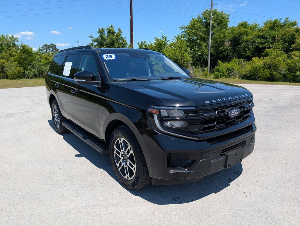 Certified 2025 Ford Expedition Active RWD image 2