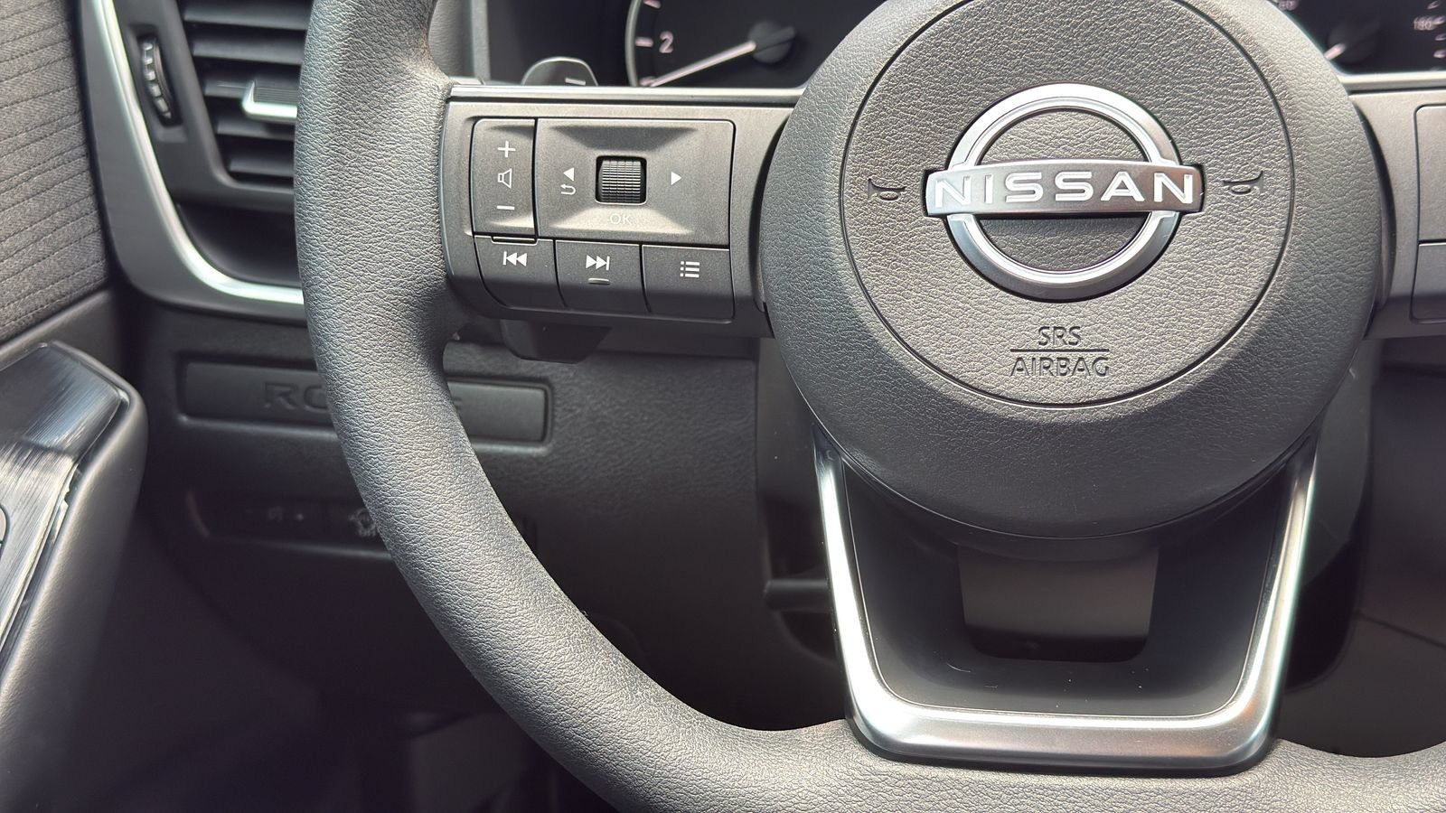 Used 2023 Nissan Rogue S FWD image 15
