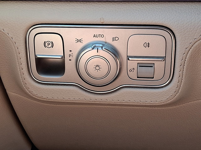 Used 2021 Mercedes-Benz GLS 450 4MATIC image 24