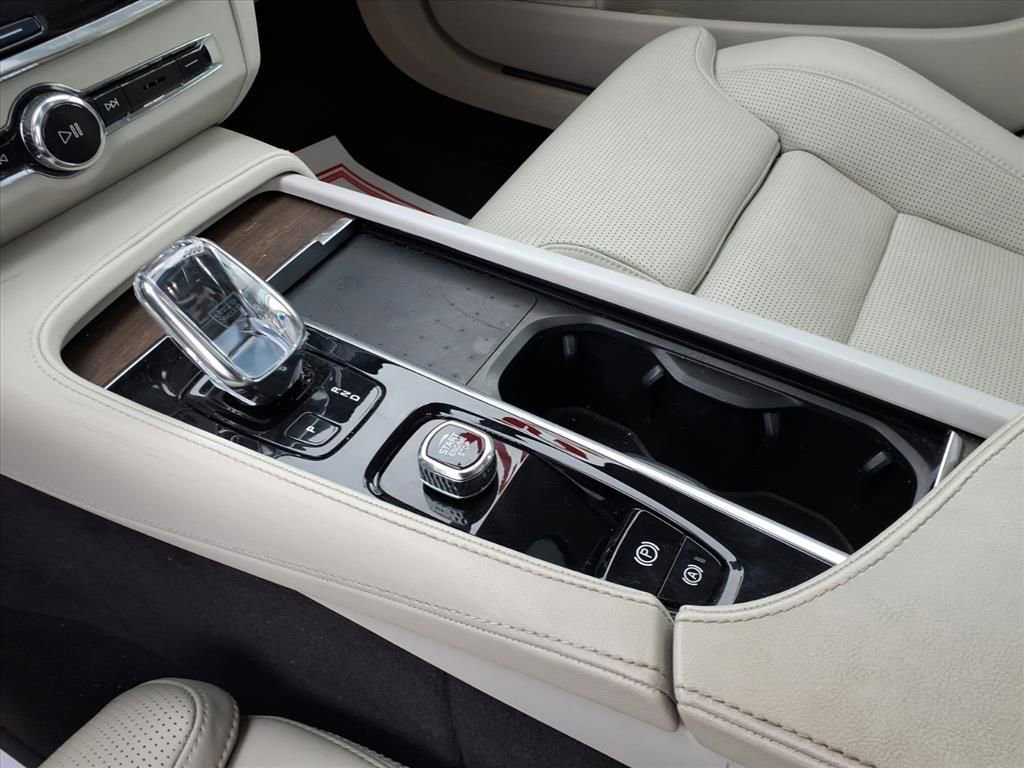 Used 2022 Volvo S90 B6 Inscription w/ Advanced Package image 15