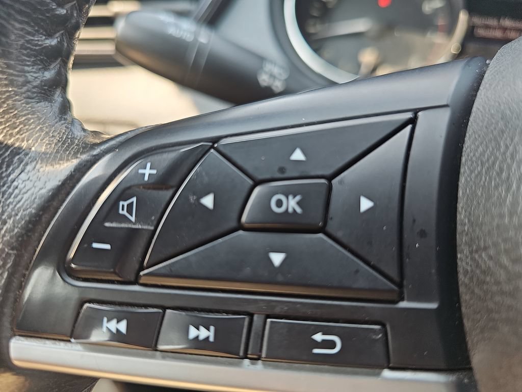 Used 2020 Nissan Rogue SV AWD/4WD image 17