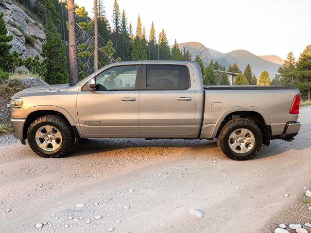 Used 2025 RAM 1500 Big Horn AWD/4WD image 3
