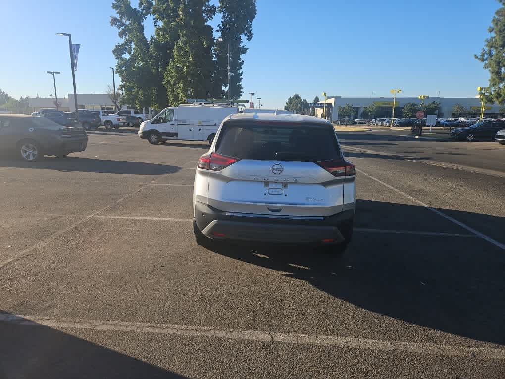 Used 2023 Nissan Rogue SV AWD/4WD image 6