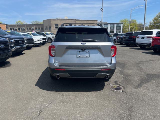 Certified 2022 Ford Explorer XLT w/ Equipment Group 202A image 5