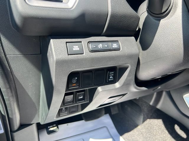 Used 2022 Nissan Frontier SV AWD/4WD image 8