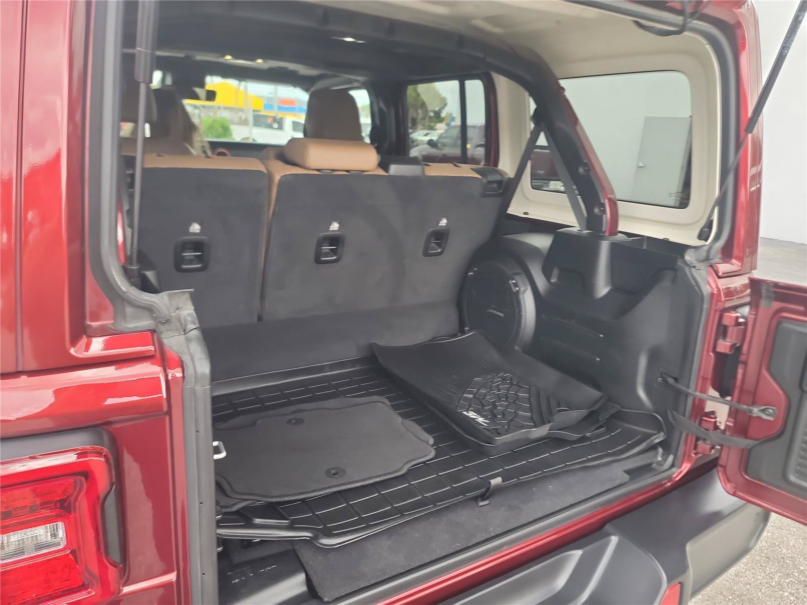Used 2021 Jeep Wrangler Unlimited Sahara w/ Cold Weather Group AWD/4WD image 26