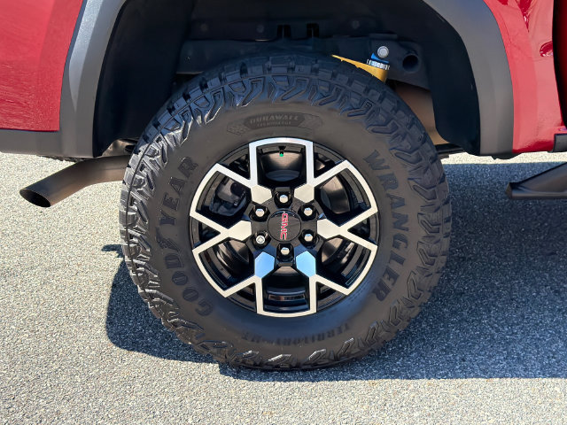 Used 2024 GMC Canyon AT4X AWD/4WD image 19