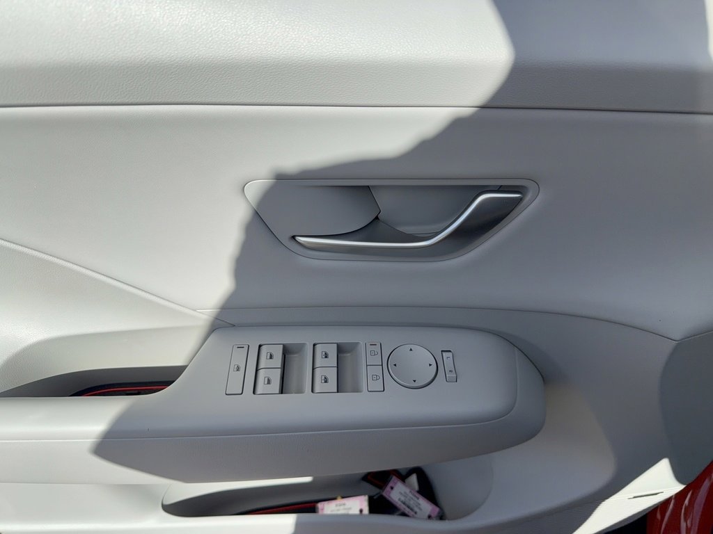 Used 2025 Hyundai Kona Limited image 9