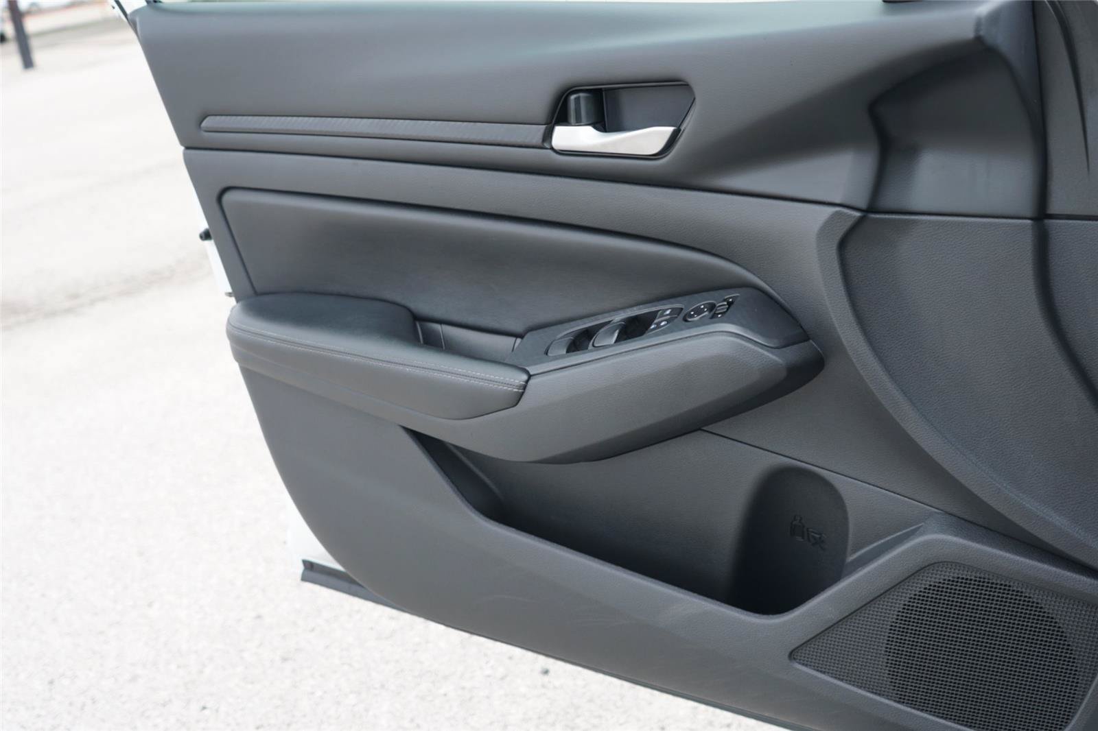Used 2024 Nissan Altima 2.5 SV FWD image 19