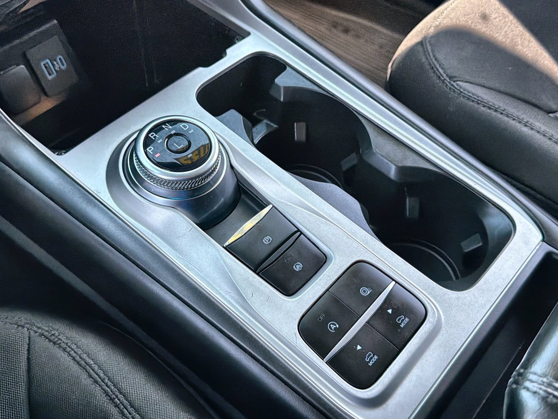 Certified 2024 Ford Explorer XLT RWD image 19