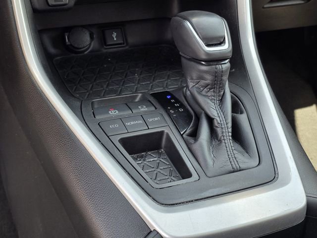 Used 2021 Toyota RAV4 XLE Premium image 22