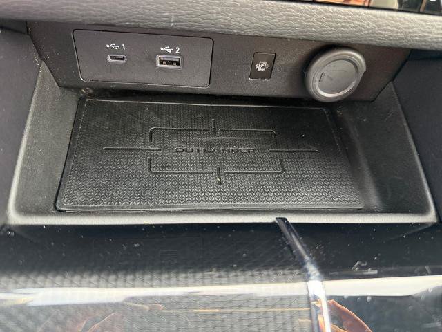 Used 2025 Mitsubishi Outlander 4WD Plug-In Hybrid image 36