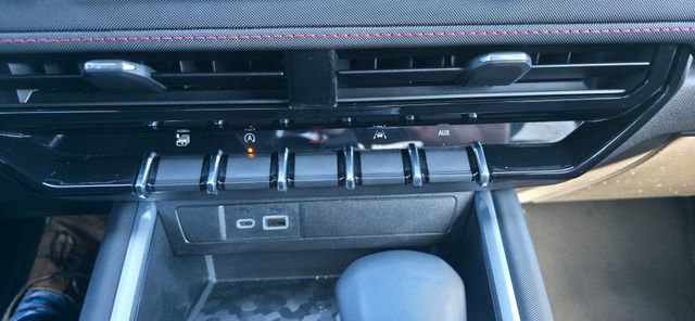 Used 2024 Chevrolet Colorado Z71 w/ Z71 Convenience Package 2 image 11