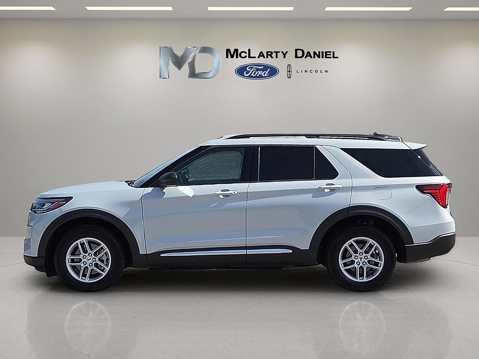 Certified 2025 Ford Explorer Active AWD/4WD image 3