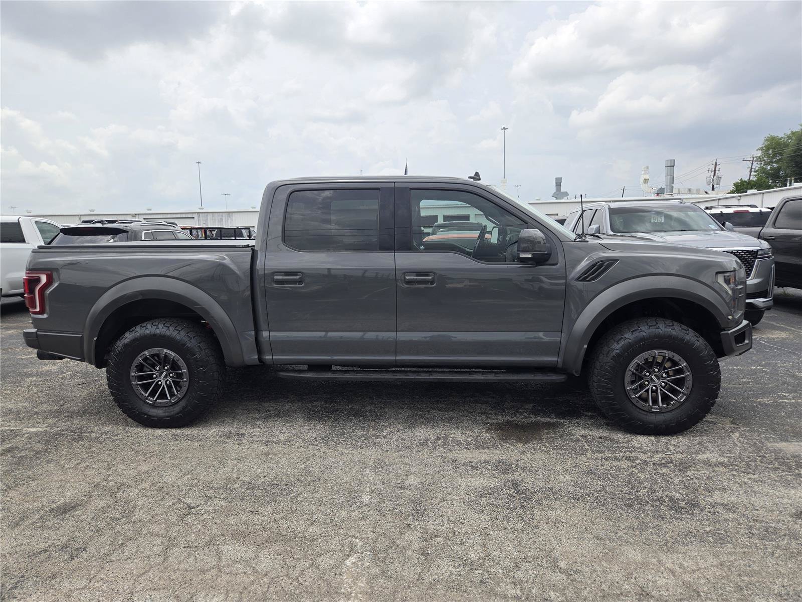 Certified 2020 Ford F150 Raptor w/ Equipment Group 802A Luxury AWD/4WD image 4