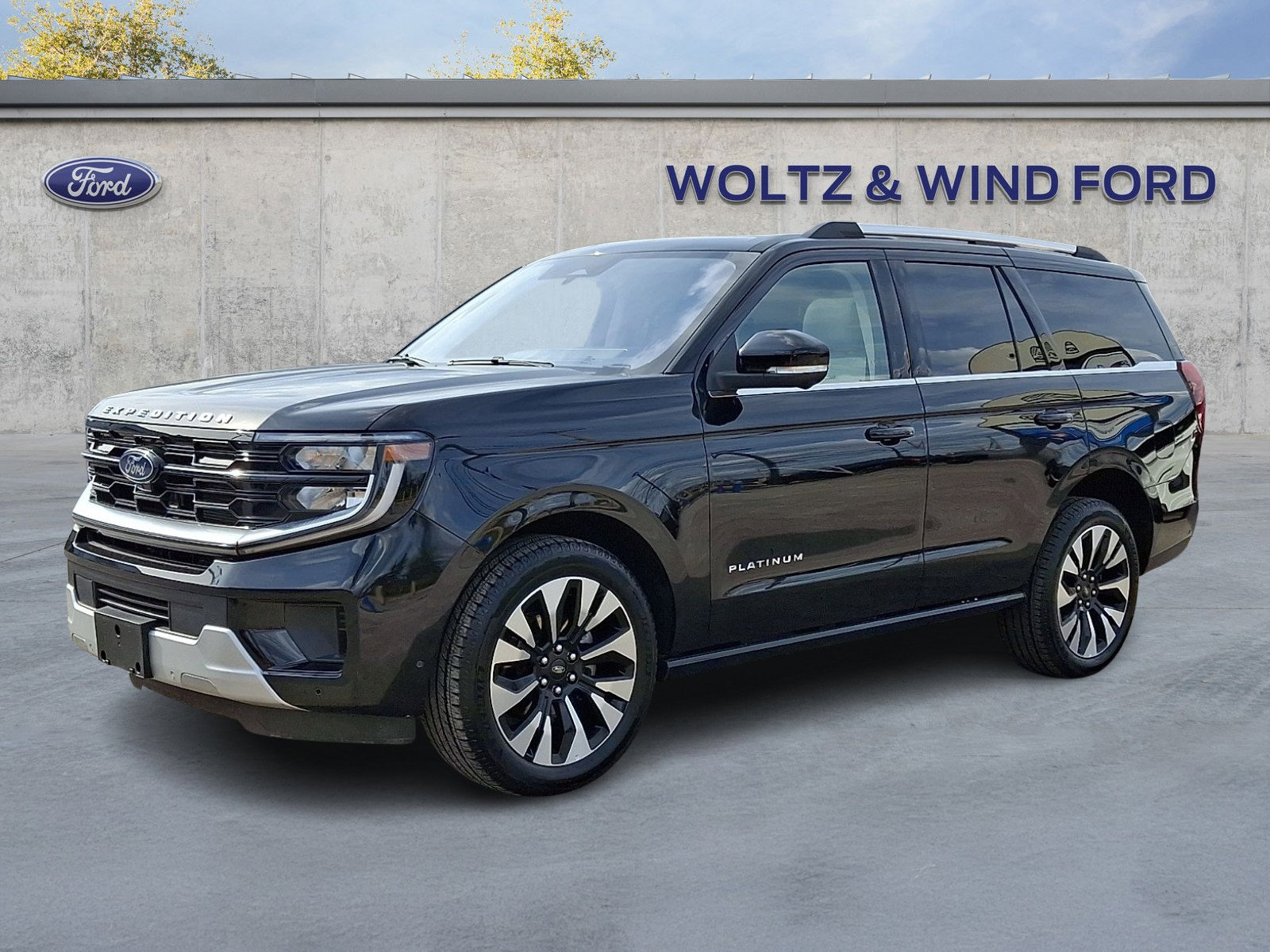 Certified 2025 Ford Expedition Platinum w/ Driver's Package AWD/4WD image 3