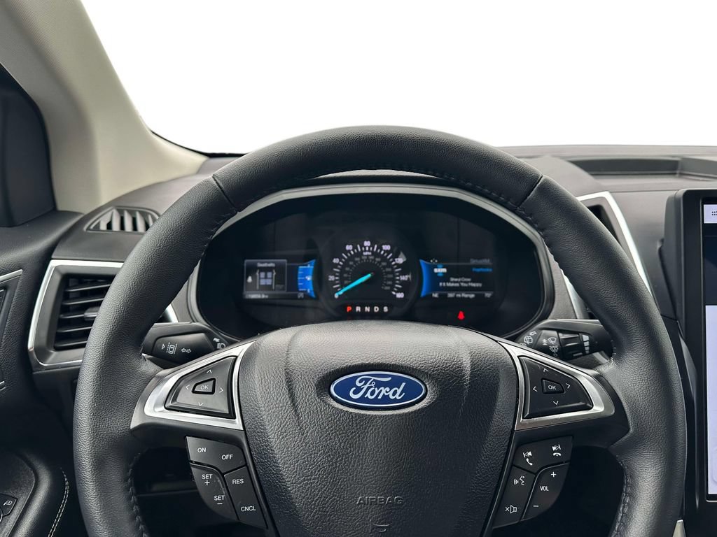 Certified 2024 Ford Edge Titanium AWD/4WD image 17