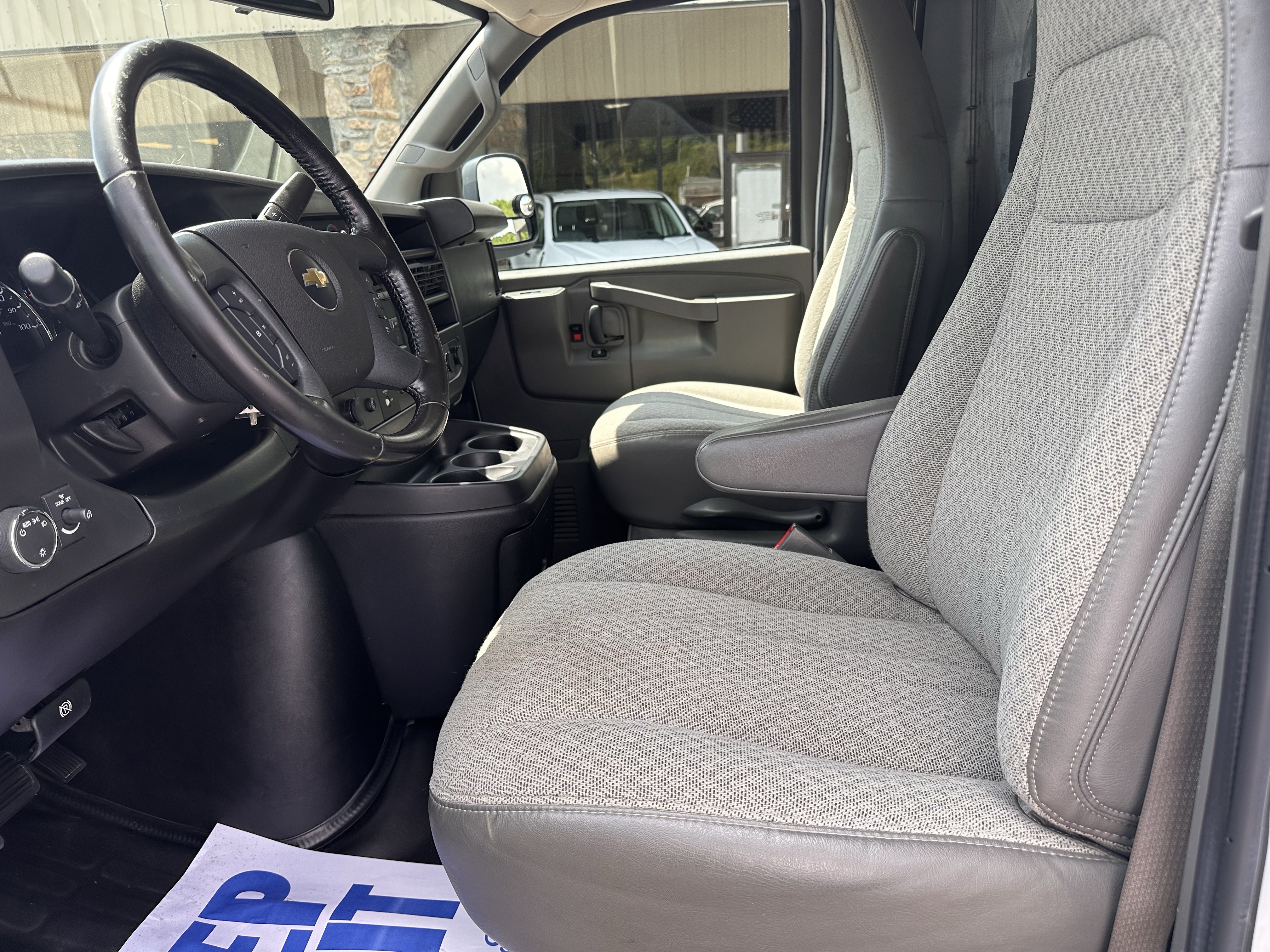 Used 2022 Chevrolet Express 3500 w/ Power Convenience Package RWD image 8