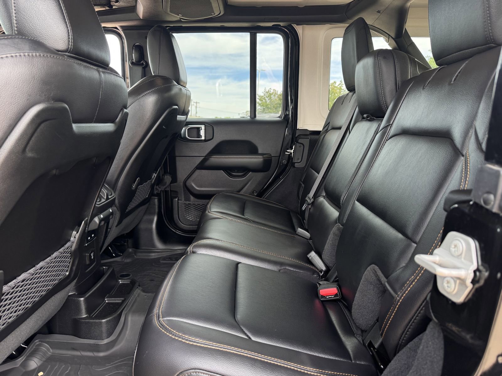 Used 2024 Jeep Wrangler Sahara w/ Safety Group image 29