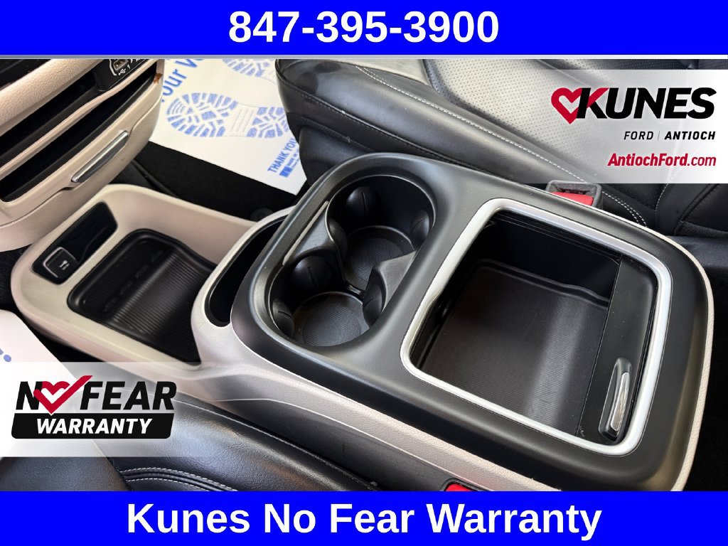 Used 2023 Chrysler Pacifica Touring-L FWD image 33