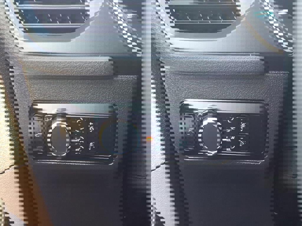 Certified 2022 Ford Escape SE w/ SE Sport Appearance Package image 30