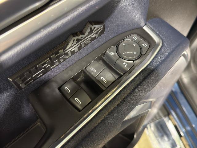 Used 2022 Chevrolet Silverado 1500 High Country w/ Technology Package AWD/4WD image 12