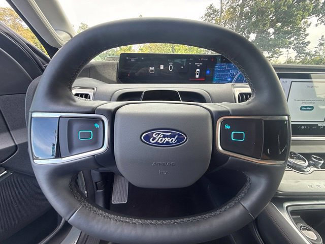 Certified 2025 Ford Expedition Active AWD/4WD image 19