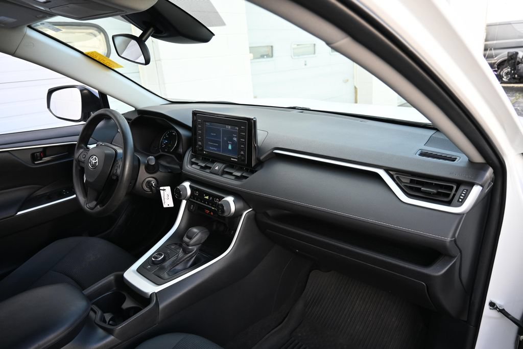 Used 2021 Toyota RAV4 LE AWD/4WD image 20