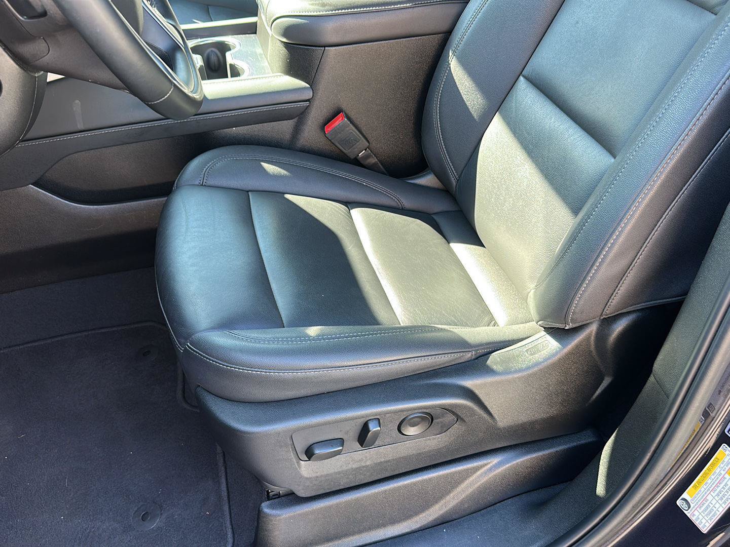 Used 2023 Chevrolet Tahoe Z71 w/ Luxury Package AWD/4WD image 13