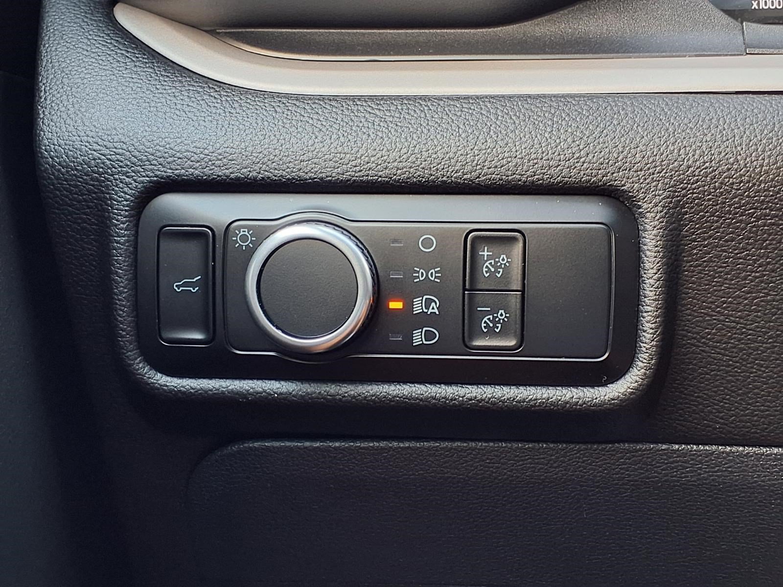 Certified 2024 Ford Explorer XLT RWD image 23
