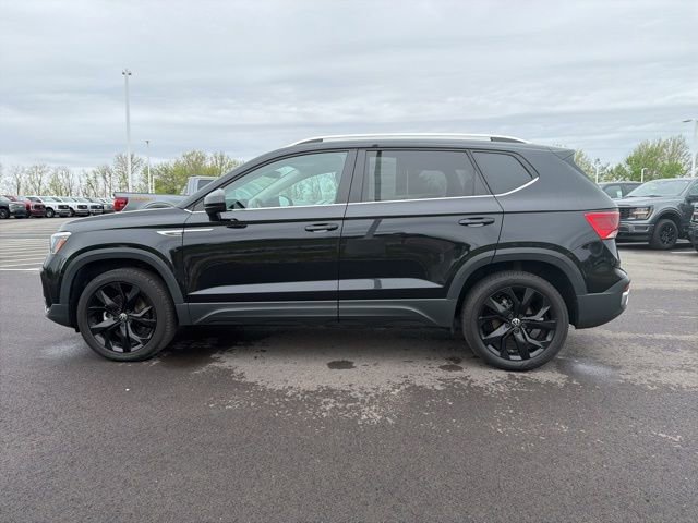 Used 2023 Volkswagen Taos SE w/ Black Wheel Package FWD image 12
