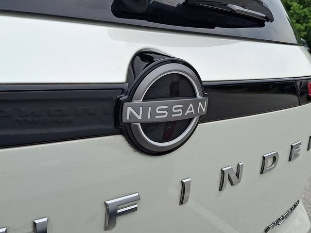 Used 2024 Nissan Pathfinder Platinum w/ Cargo Package AWD/4WD image 16