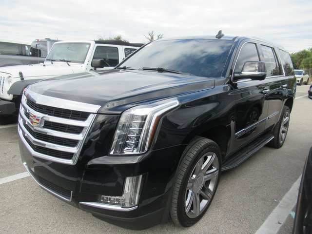 Used 2017 Cadillac Escalade Luxury image 3