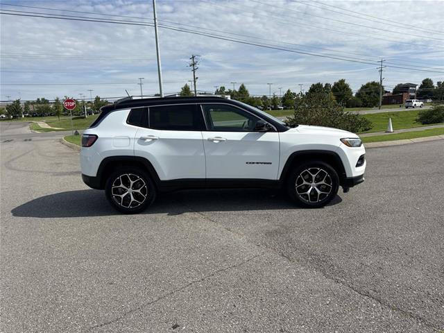 Used 2024 Jeep Compass Limited AWD/4WD image 4