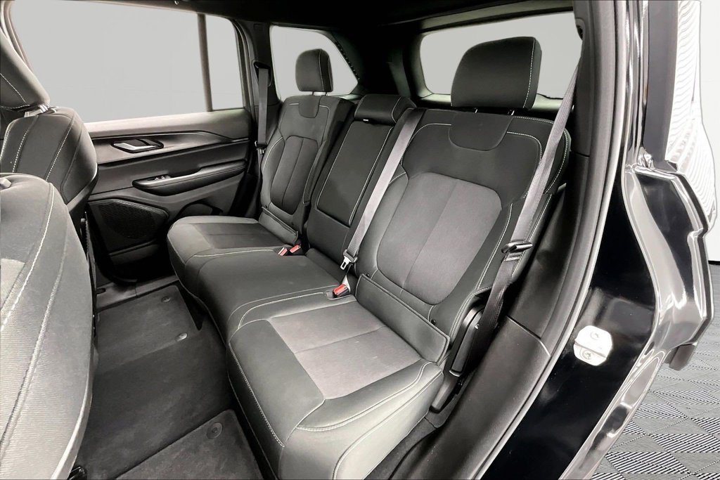 Used 2025 Jeep Grand Cherokee Laredo X AWD/4WD image 26