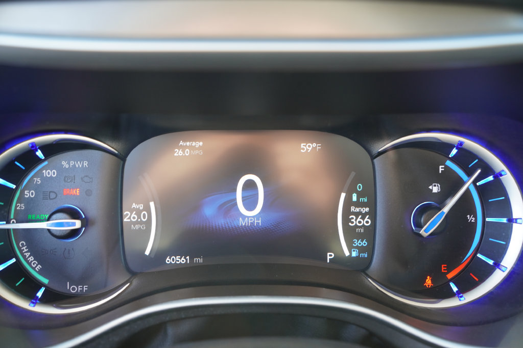 Used 2024 Chrysler Pacifica Limited FWD image 37